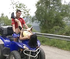 Outdoor kynlíf í skóla og með því að klifra hættulegt troia culo